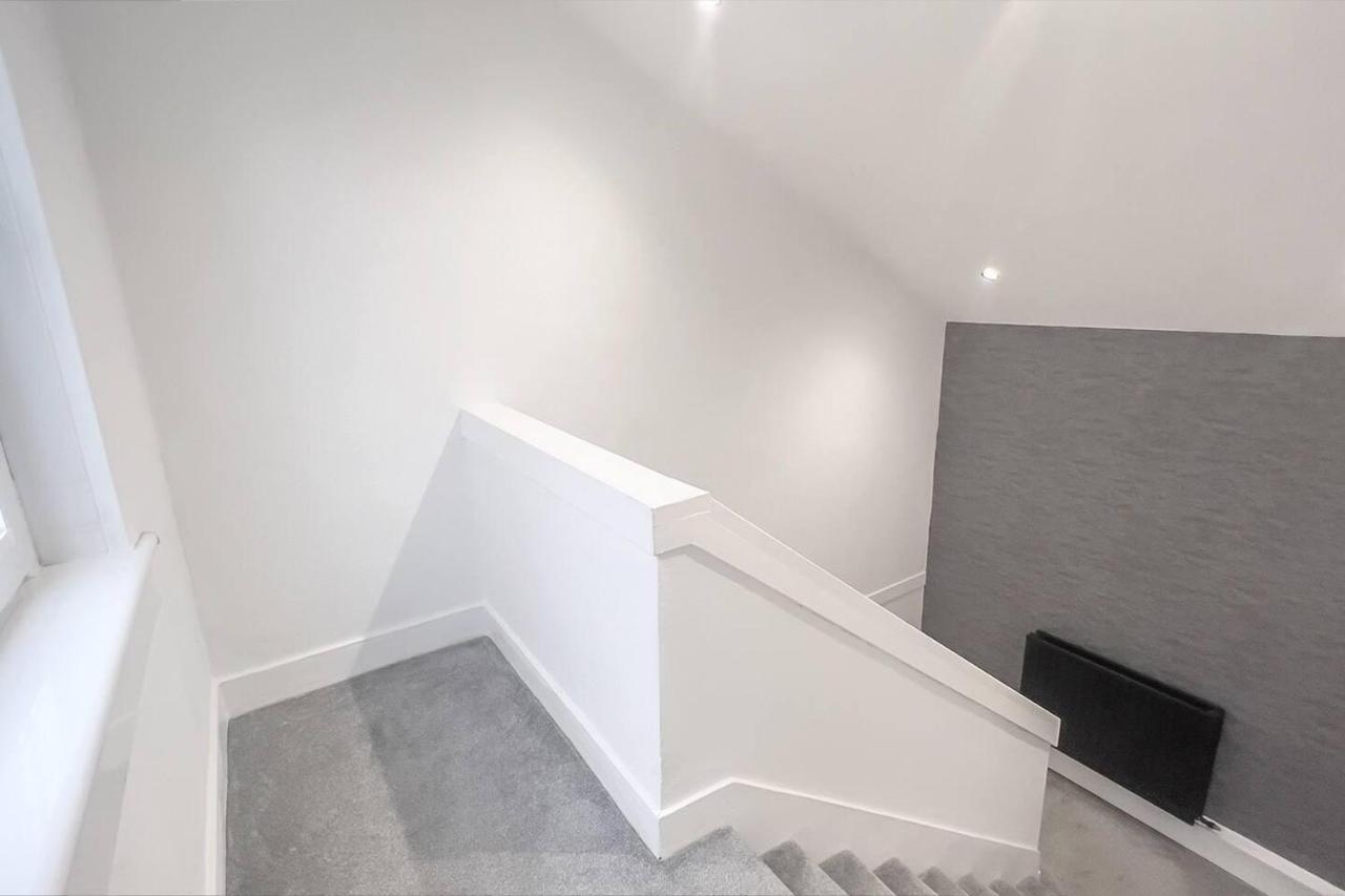 Stunning Luxury Apartment Near Motherwell Уишо Экстерьер фото